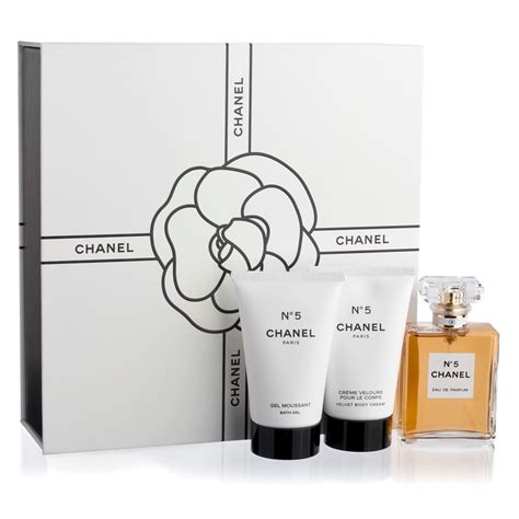 chanel cadeaupakket|chanel perfume gift sets.